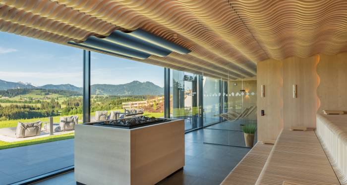 Innenansicht Sauna mit Blick auf die allgäuer Alpen