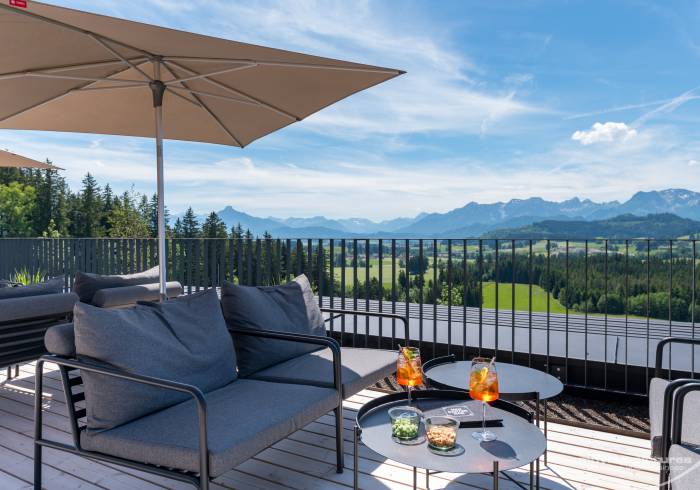 Sonnenterrasse mit Blick auf die Allgäuer Alpen