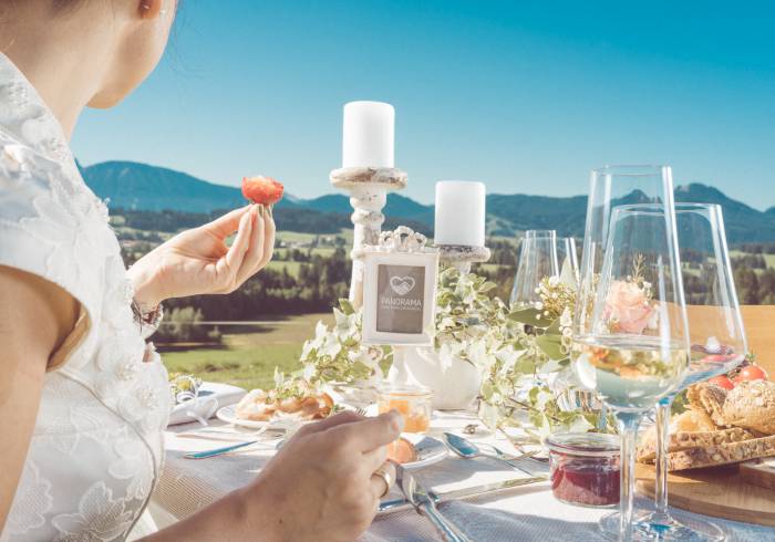 Frühstückstisch im Außenbereich des Panorama Land & Wellnesshotel