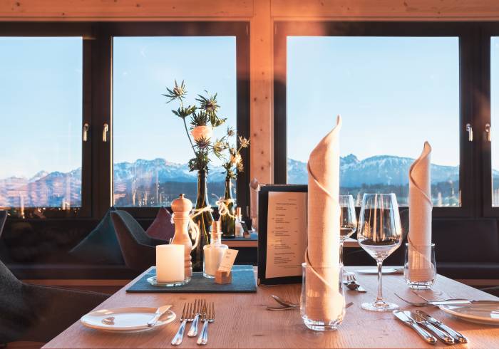 Eingedeckter Tisch im Restaurant des Panorama Land & Wellnesshotels